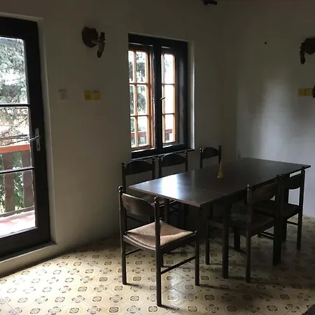 Leander-sziget Albergue *